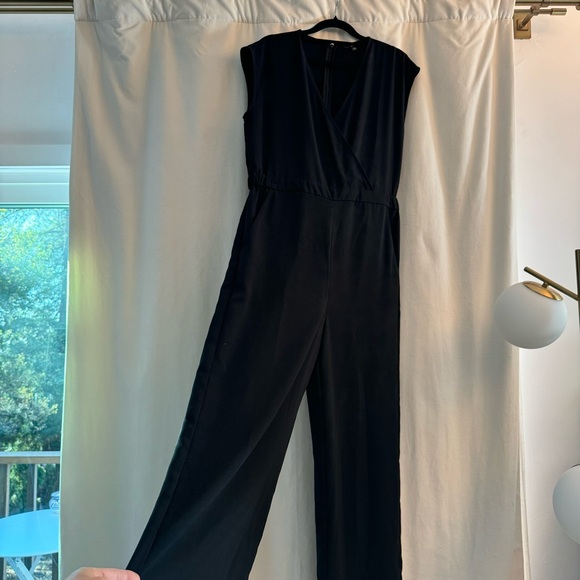 UNIQLO- Black V-Neck Wide Leg Short Sleeve jumper - Picture 1 of 9